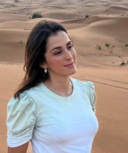 Mujer feliz clienta de Carolina Marino